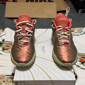 Nike mens Metallic Red and Green Sneakers